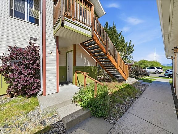 2nd image of 1124 Longbow Ln #1A
