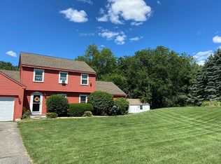 7 Chase Ln, Stratham, NH 03885