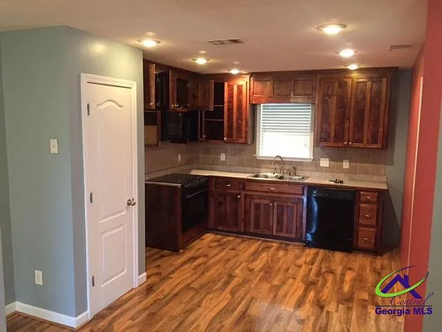 226 Sunnymeade Dr — Photo 3