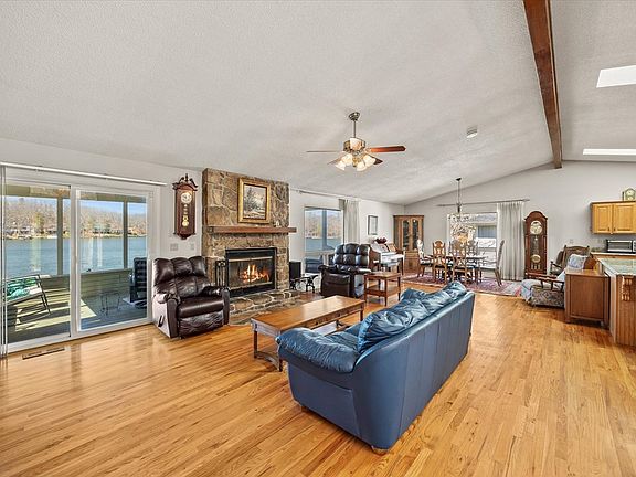 4th image of 127 Meadowview Dr