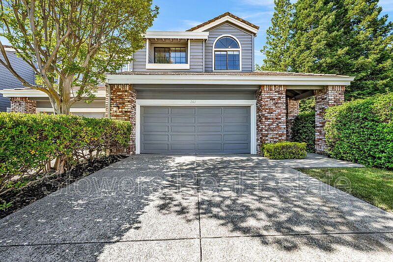 1st image of 212 Kingswood Ct