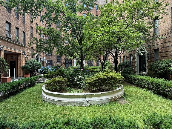 2nd image of 4879 Broadway APT 3A