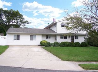 12 Hy Pl, Lake Grove, NY 11755