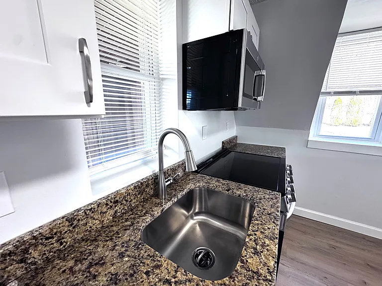 1731 W 8th St — Photo 12
