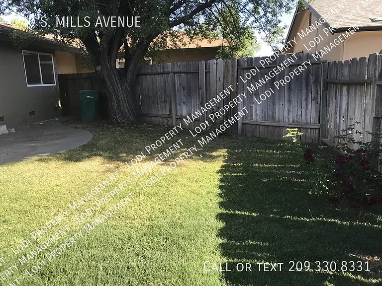 240 S Mills Ave — Photo 9