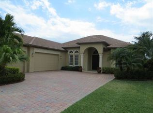 913 SW Grand Reserves Blvd, Port Saint Lucie, FL 34986