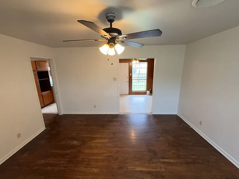 3312 Lake Travis Ave — Photo 3