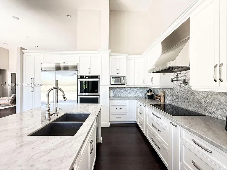 400 Alexandra Cir — Photo 26