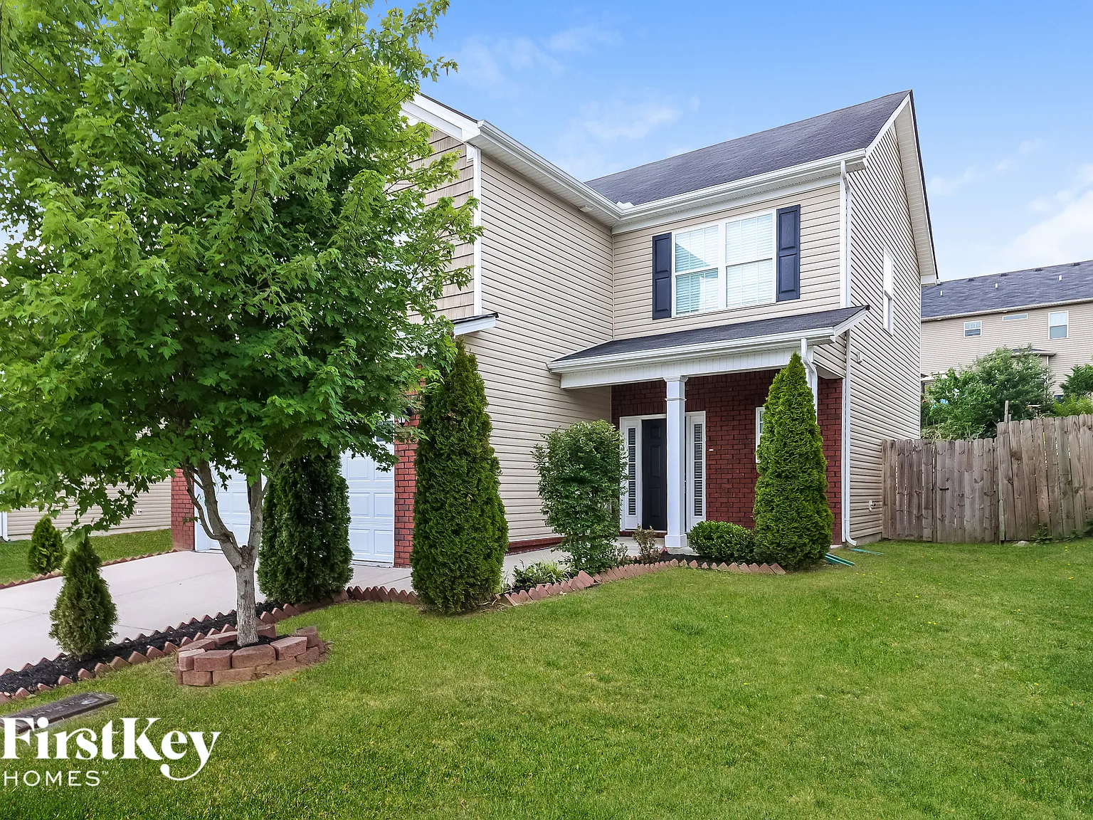 3 bed, 2.5 bath, 1679 sqft, $2,220 — Photo 2