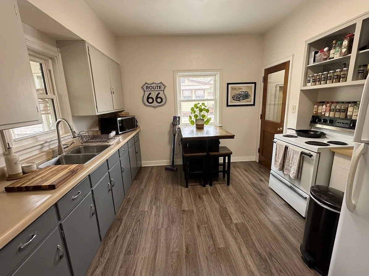 2 bed, 1224 sqft, $1,550 — Photo 2
