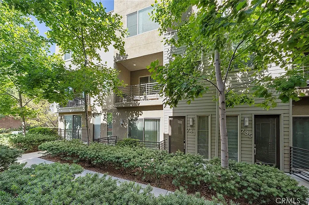3 bed, 3.5 bath, 1839 sqft, $3,500 — Photo 1
