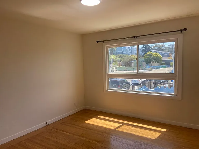 1395 Oakdale Ave — Photo 14