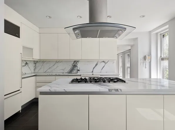 351 East 62nd Street image 9 of 15