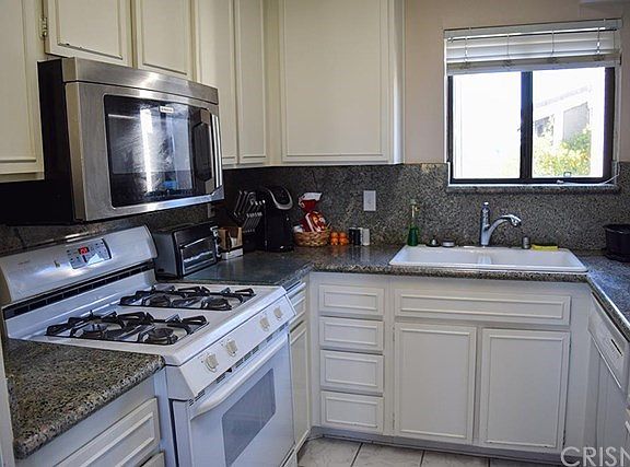 5th image of 27069 Crossglade Ave Unit 6