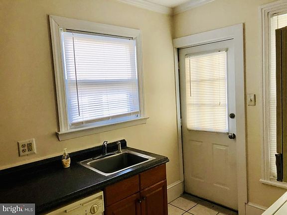 5th image of 1415 N Harrison St APT 1