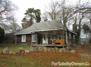 48 Davis St, Tisbury, MA 02568
