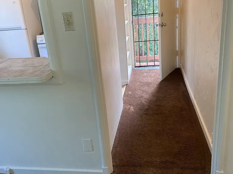 5419 Macarthur Blvd — Photo 2