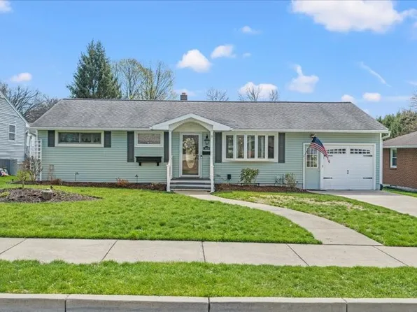 3604 Dean Dr, Endwell, NY 13760