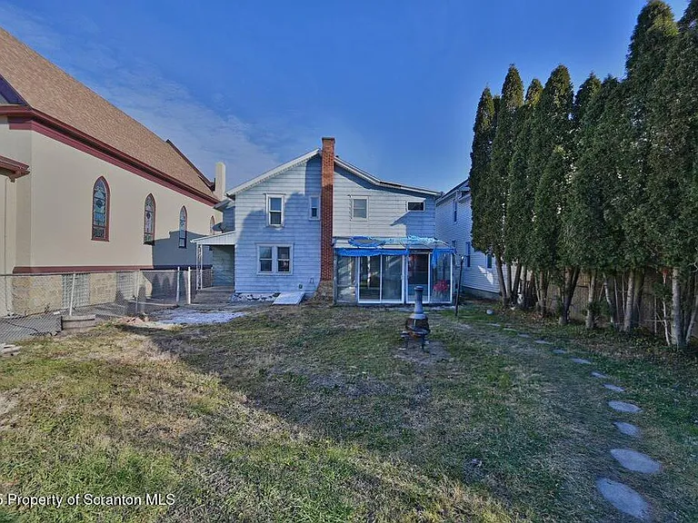416 E Market St — Photo 37