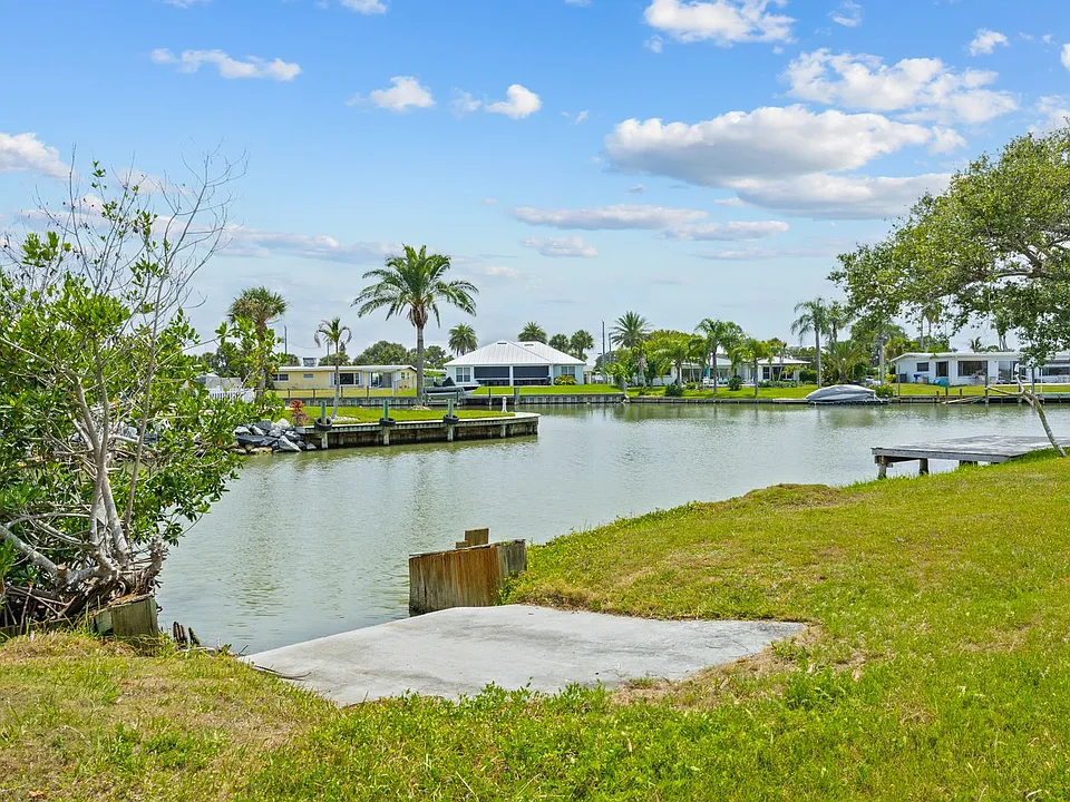 485 N Shore Dr