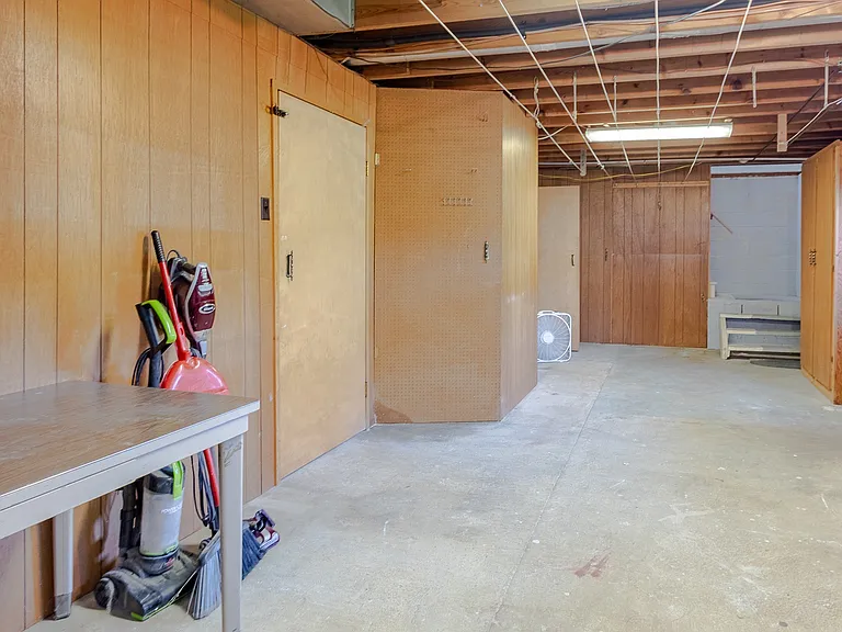 137 W Aaron Dr — Photo 11
