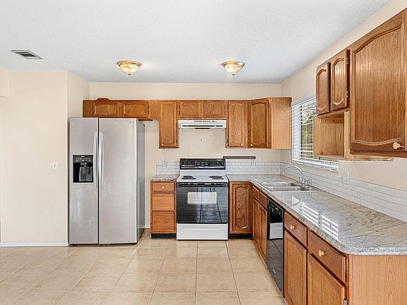 5th image of 276 Pigeon Ave NE