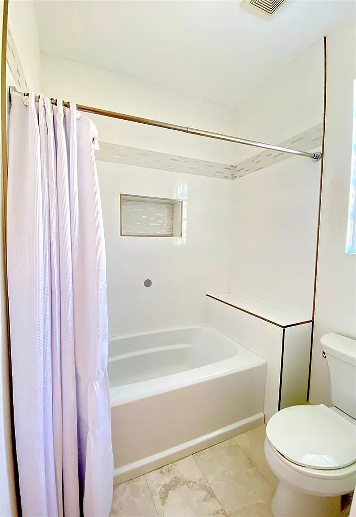 4 bed, 3.0 bath, 2169 sqft, $4,650 — Photo 3
