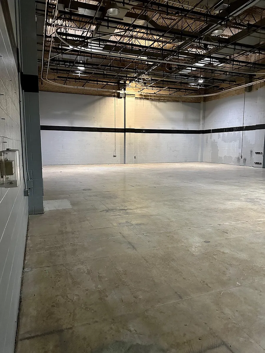 Building Photo - 555 5th Ave #C