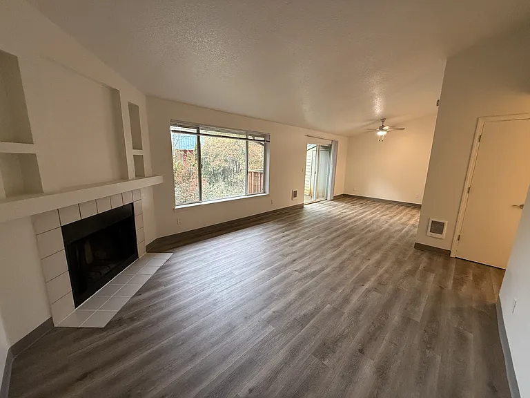 London Pointe Apartments — Photo 7