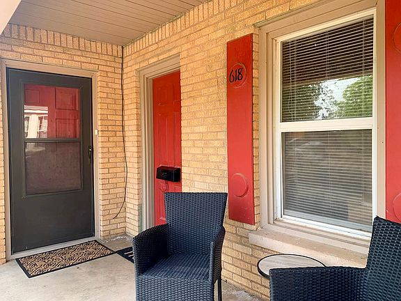 3rd image of 618 College Dr