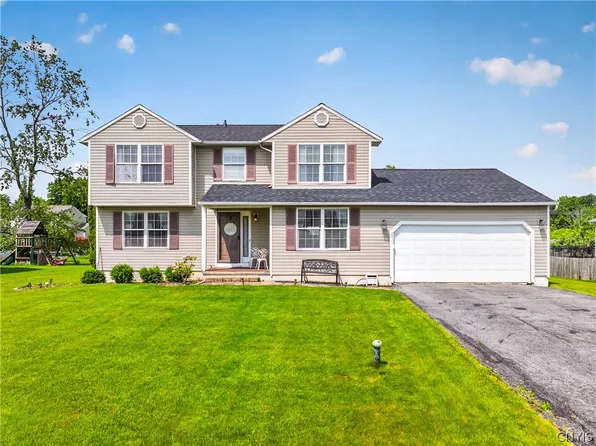 8633 Snowshoe Trl, Cicero, NY 13039