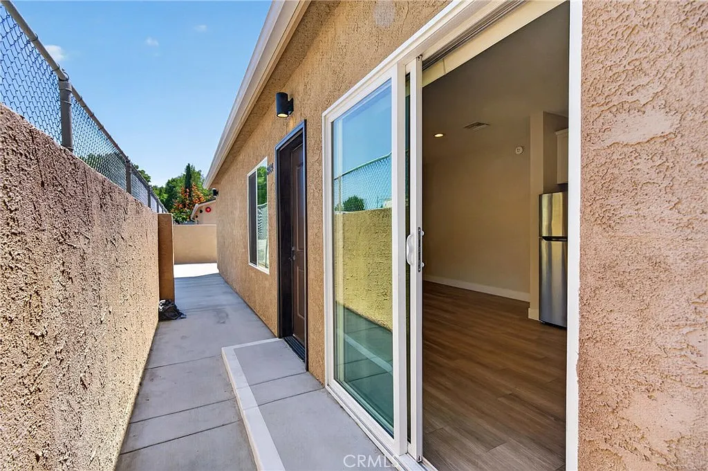 2 bed, 840 sqft, $2,250 — Photo 3