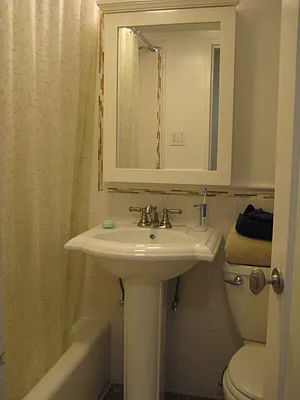 Rented by Camhi NYC Realty Inc | media 25