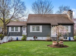 40 Manor Rd, Shrewsbury, MA 01545