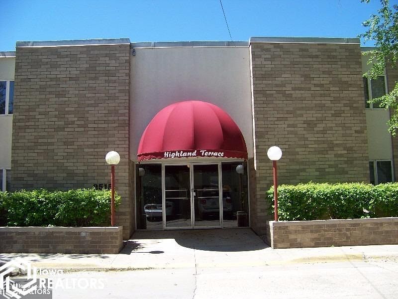 1st image of 2515-204 Lakeview Ct S