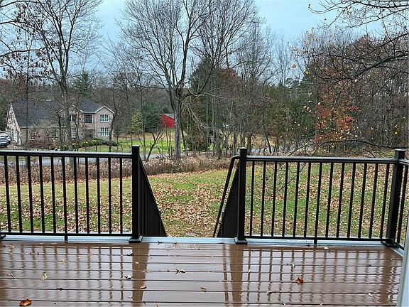 5th image of 22 Monmouth Dr