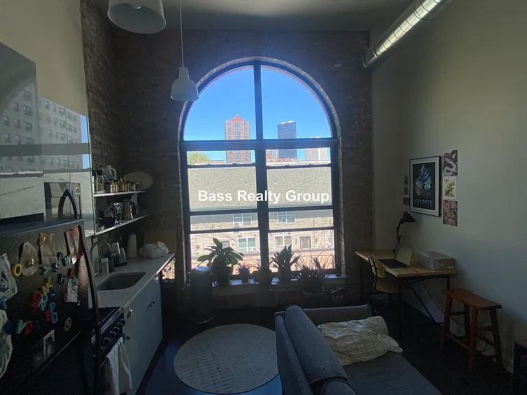 5021 N Kenmore Ave #204 — Photo 4