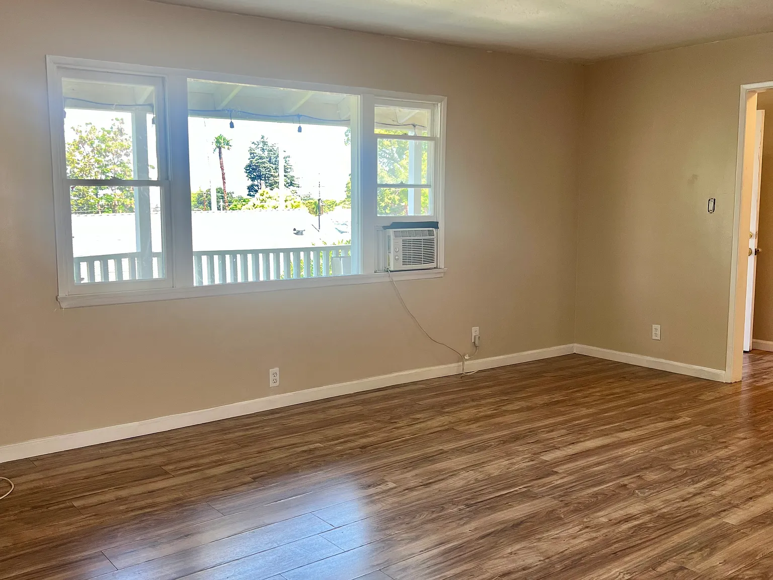 5818 Pickering Ave — Photo 1