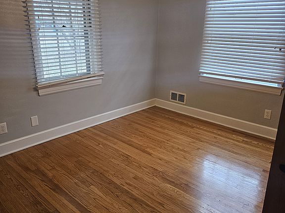 5th image of 2732 Wilshire Ave SW