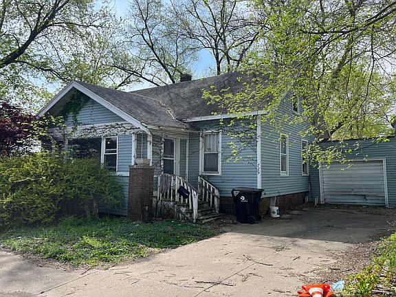 2nd image of 729 E Bel Aire Ct