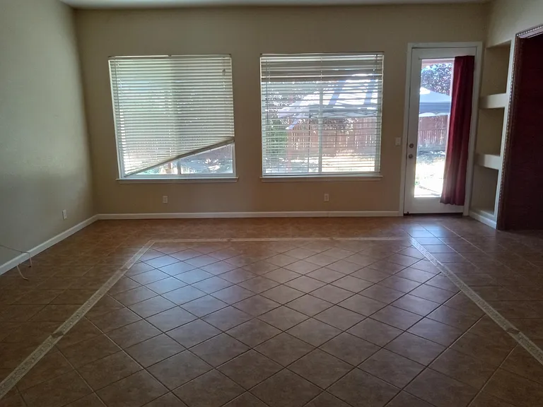 514 Rodeo Grounds Way — Photo 7