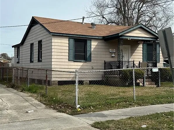 2217 Rose Dr, Gretna, LA 70053