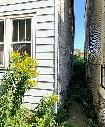 4th image of 4625 S Winchester Ave