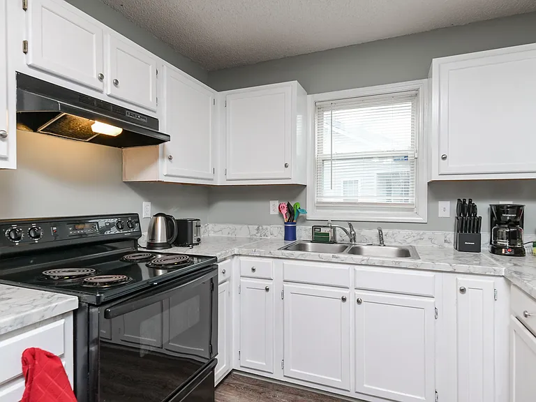 14 Lindsay St — Photo 8