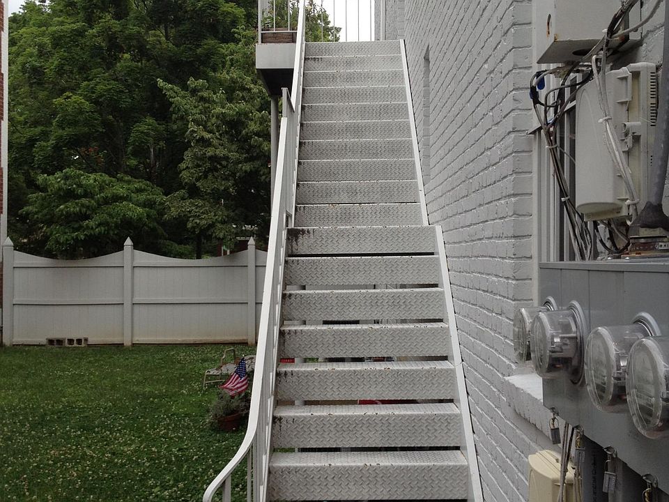 PRKG LOT TO SECOND FLOOR...rear entrance