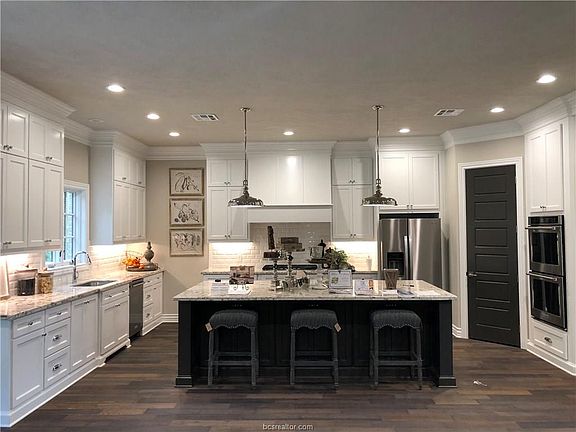 3rd image of 1223 Quarry Oaks Dr