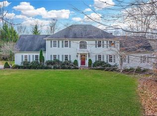 19 Fox Den Way, Woodbridge, CT 06525