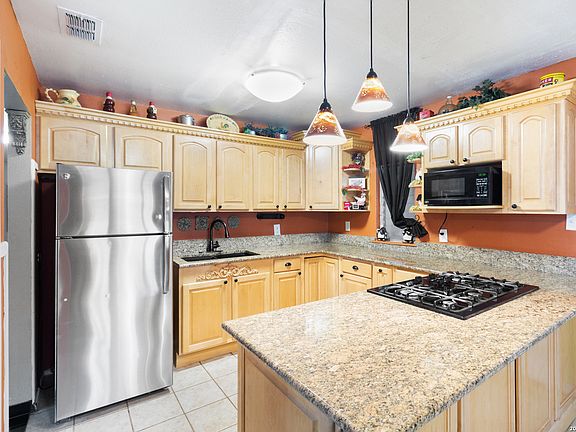 3rd image of 214 Schmeltzer Ln