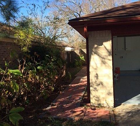 Side walkway to backyard