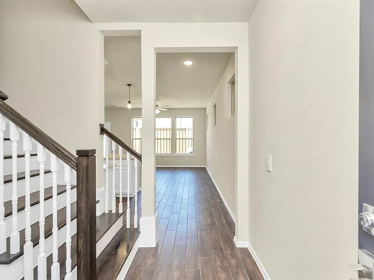 3420 Avondale View Dr — Photo 8